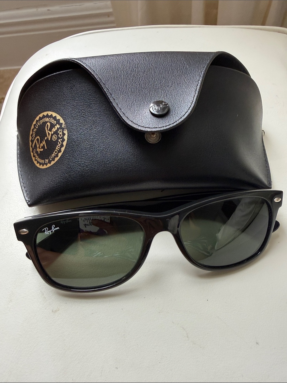 Ray-Ban Black Wayfarer Sunglasses with Black Hard Case